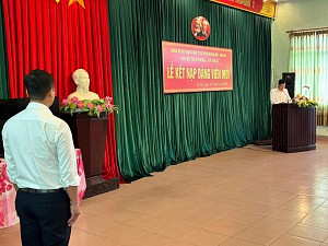 LỄ KẾT NẠP ĐẢNG VIÊN CHI BỘ THỊ TRƯỜNG - KỸ THUẬT